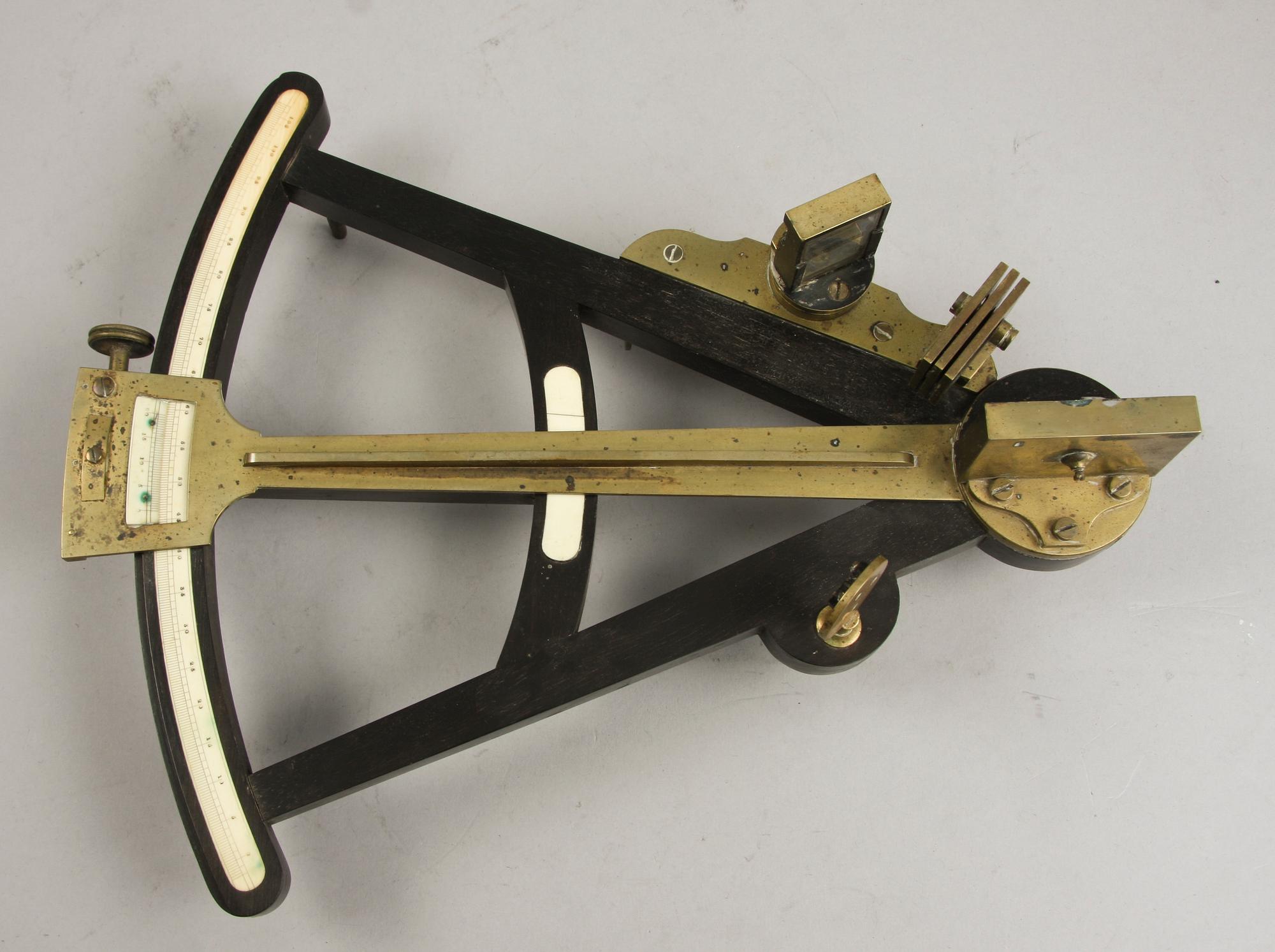 OKTANT i träschatull, trol England, 1800-talets andra hälft.