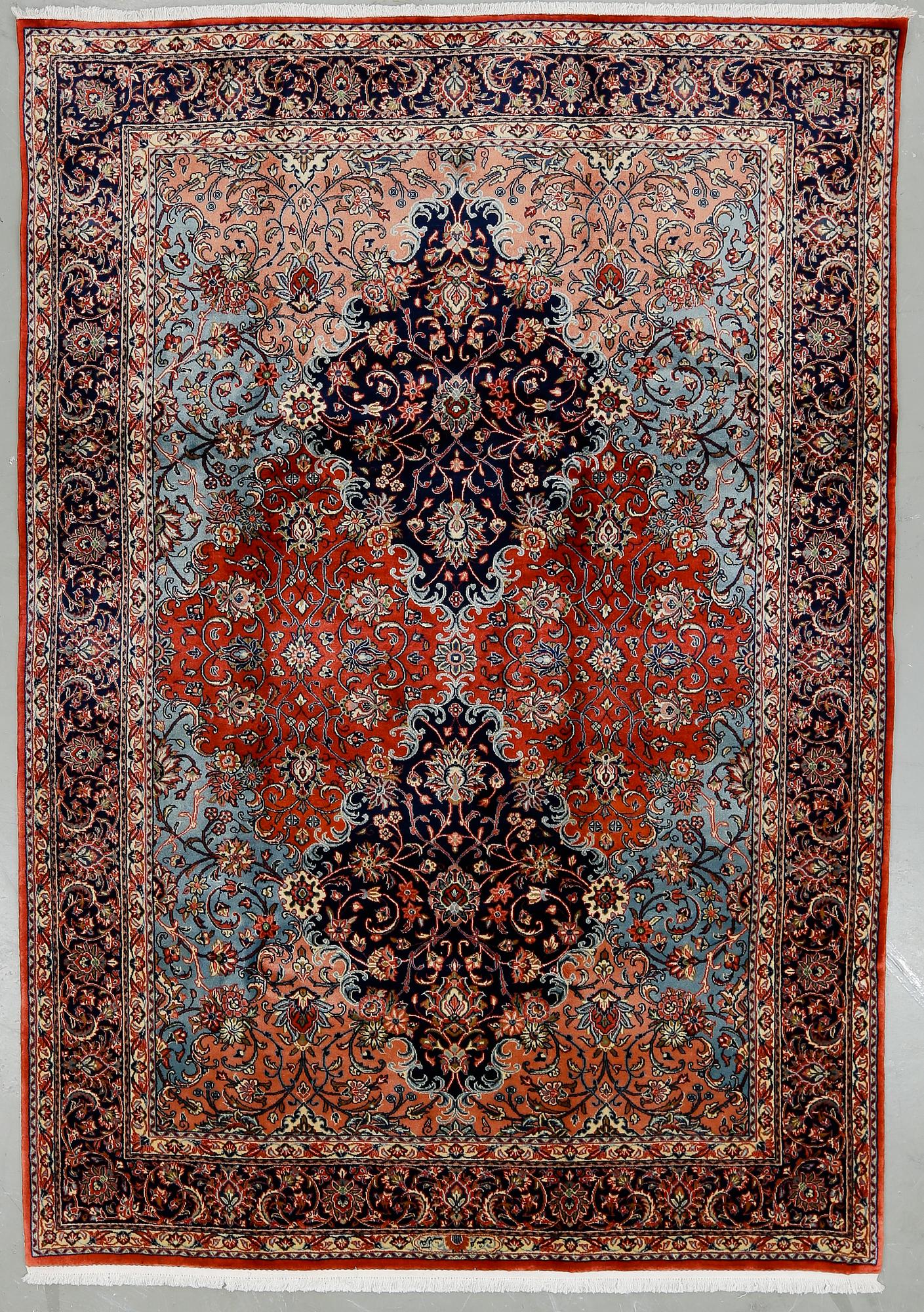MATTA, Sarouk, ca 298x207 cm.
