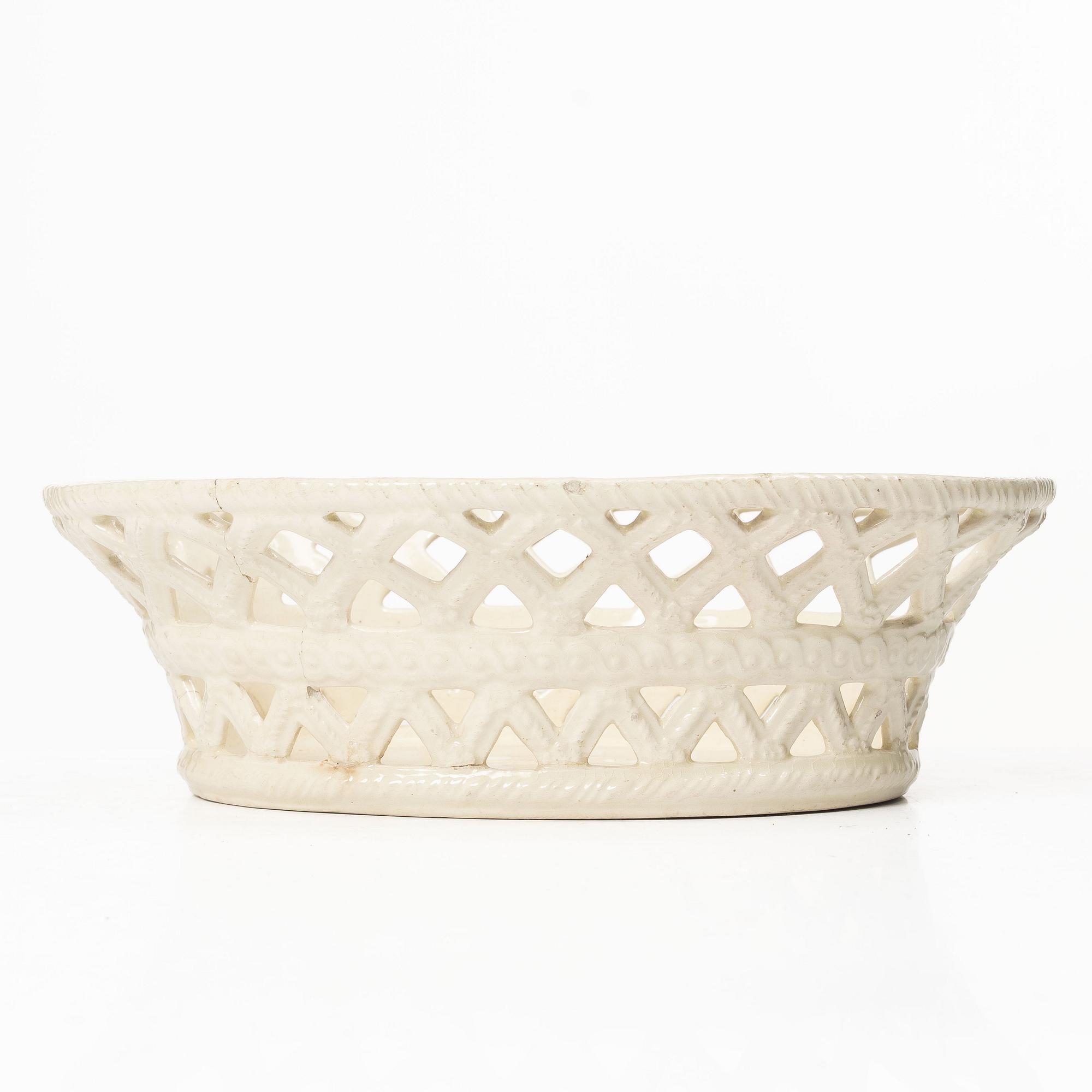 Pierced bowl, faience, 18th century.