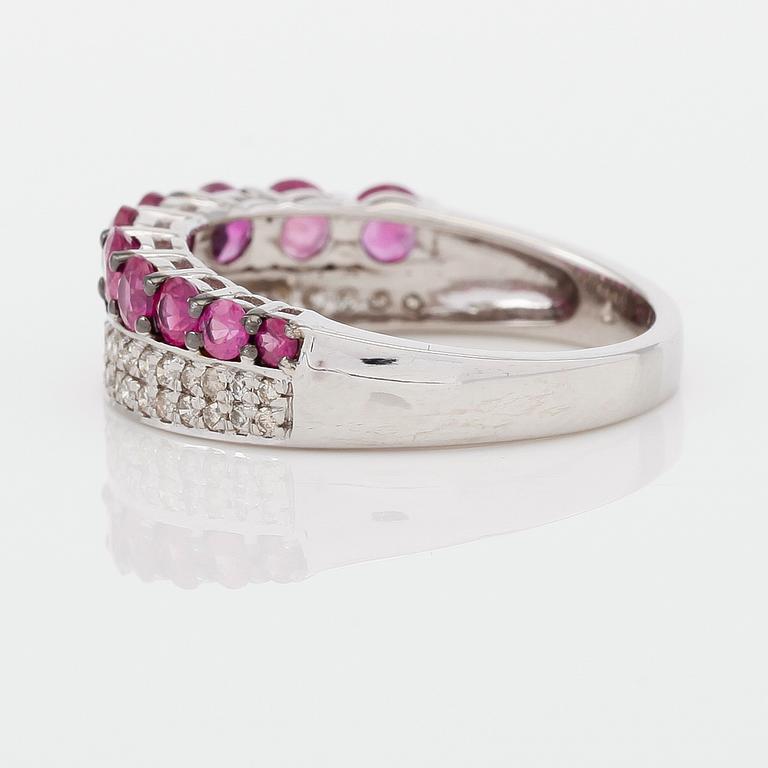 RING, 18K vitguld, diamanter tot ca 0.23 ct. och rubiner tot ca 1.30 ct.