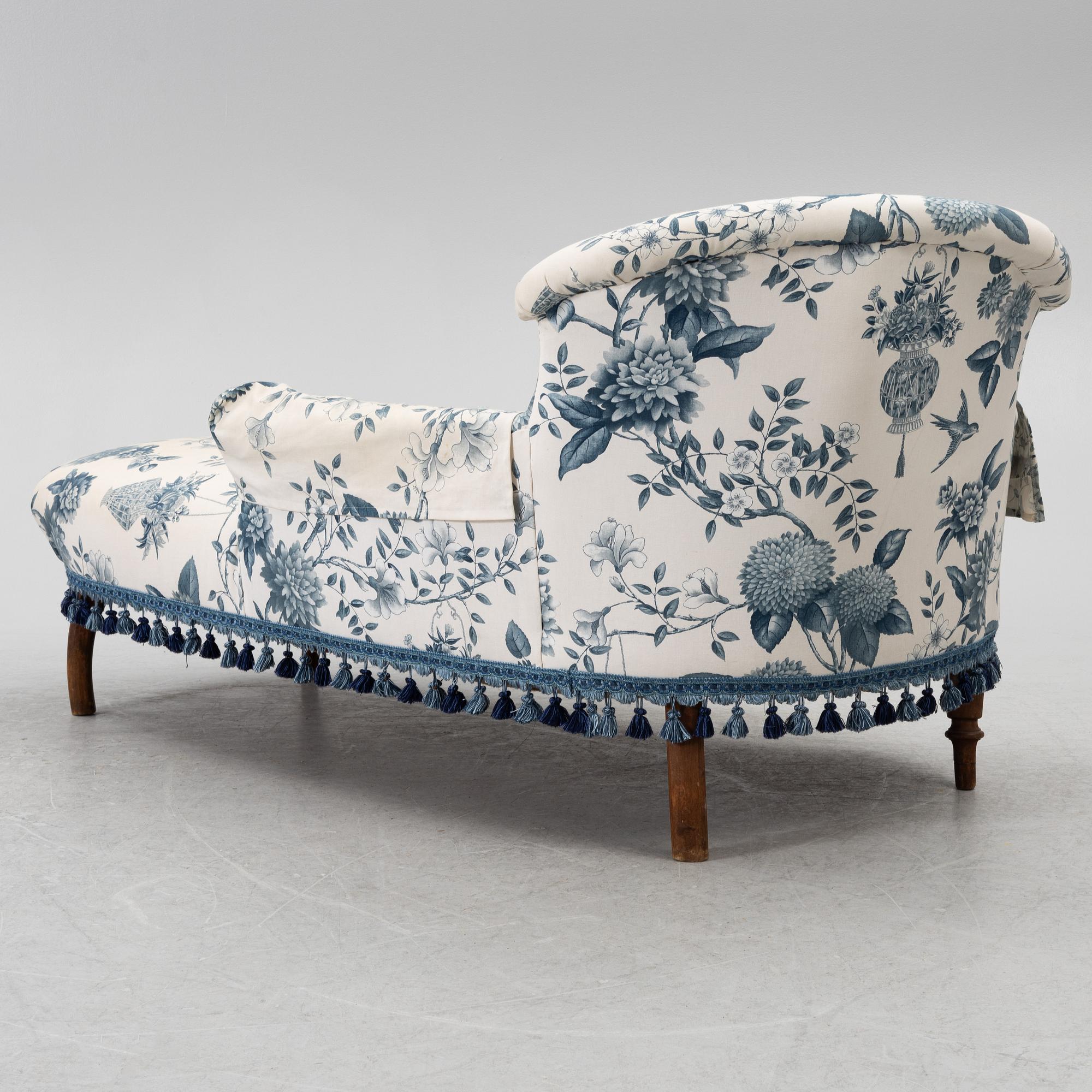 Chaise longue, from around the year 1900.