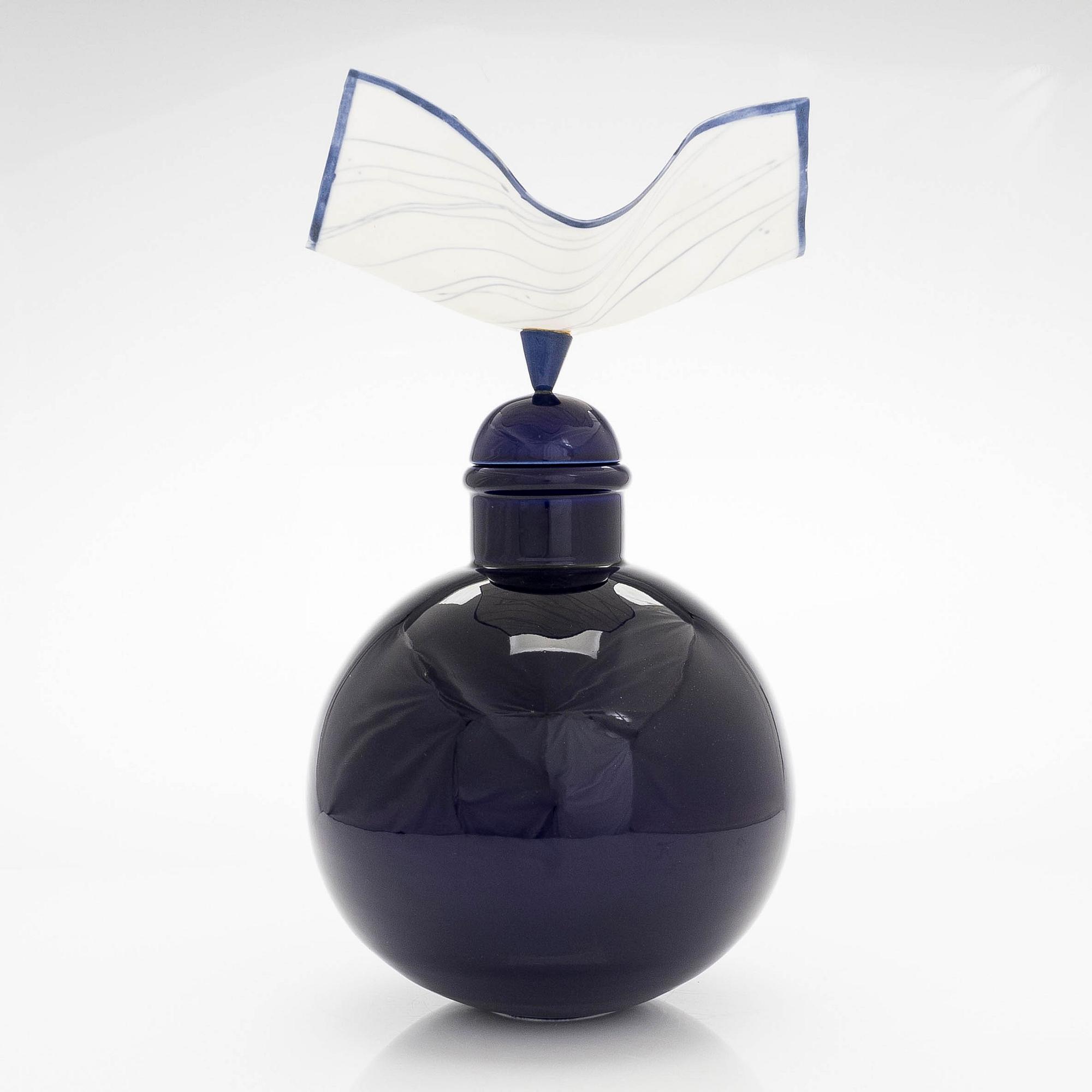 Inkeri Leivo, Konstkeramik, "Blue Velvet" osignerad.