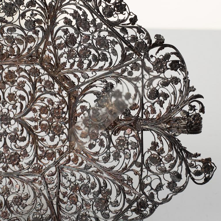 Korgar, två stycken, silver. Kina, Qingdynastin, 1800-tal.