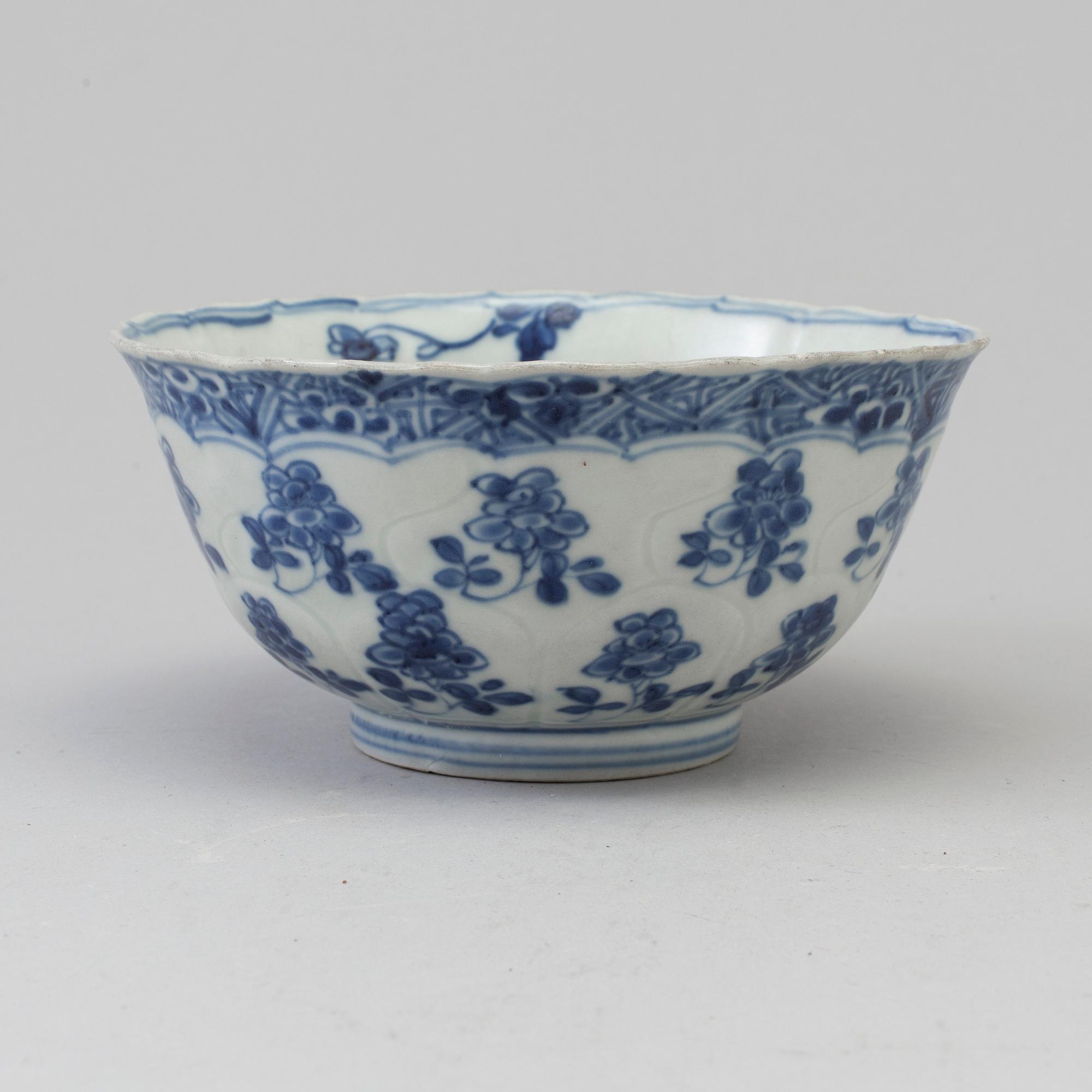 A blue and white bowl, Qing dynasty, Kangxi (1662-1722).
