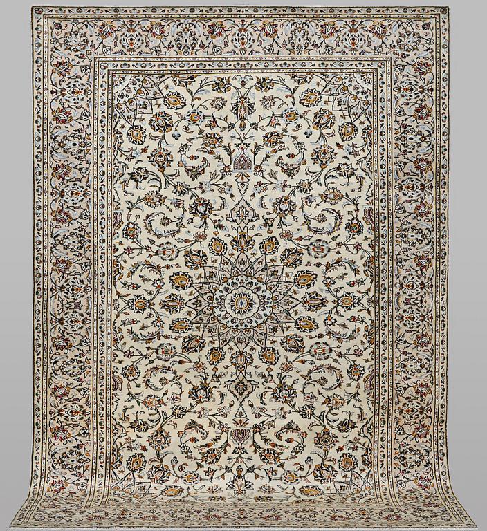 A Keshan carpet, c. 289 x 188  cm.