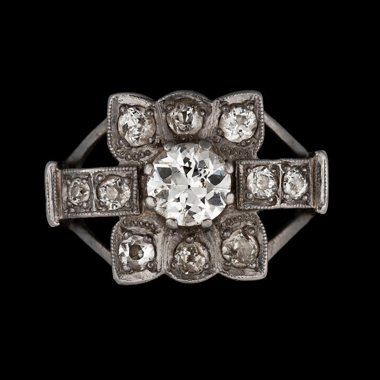 A old-cut diamond app. tot. 1.35 cts ring.