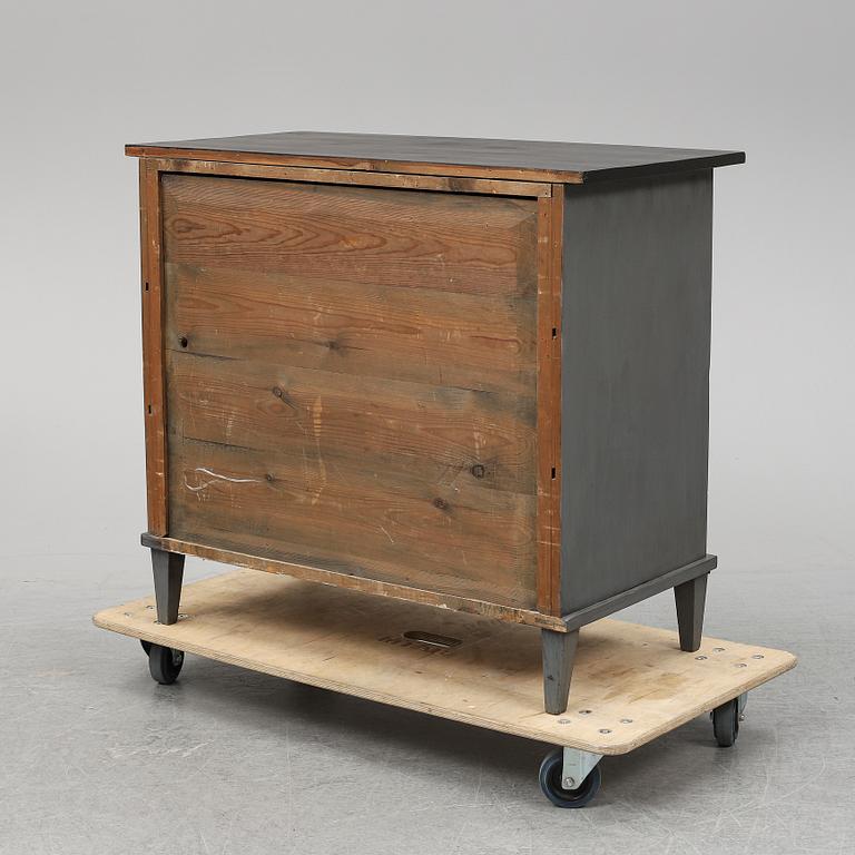 An early 20th Century painted Gustavian style chest of drawers.