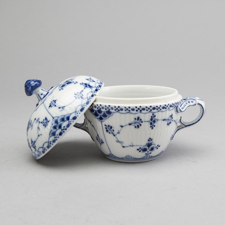 ROYAL COPENHAGEN, kaffeservis, 15 dls Musselmalet halvblond, porslin, första- och andrasortering.