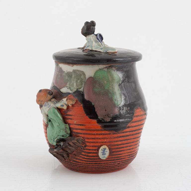 A Japanese sumida ware tobacco jar with cover, 20th century.