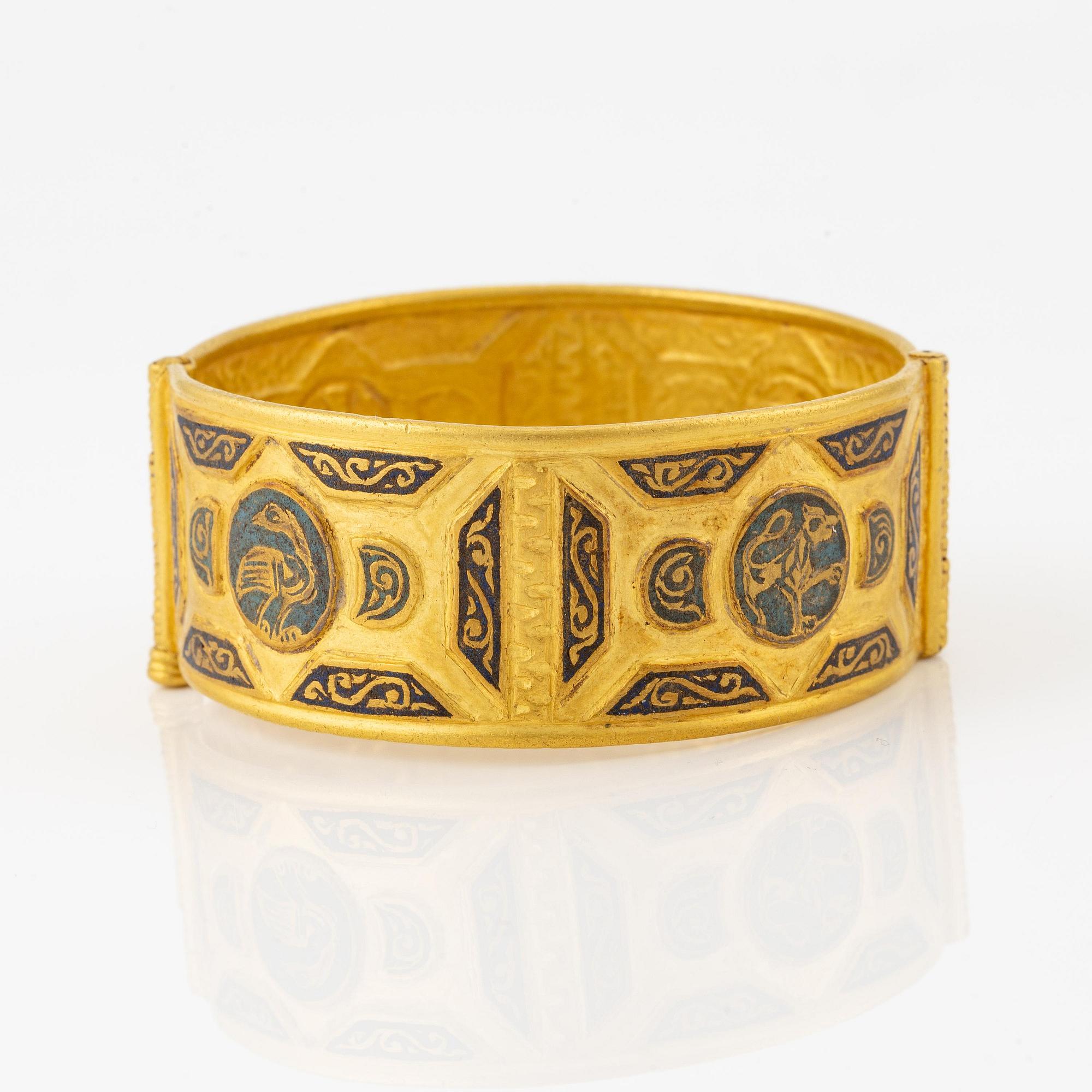 A Byzantine-style gold and enamel bracelet, presumably modern.