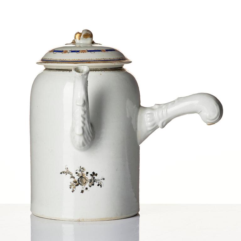 A set of 10 'European Subject' custard cups with covers and a coffeepot with cover, Qing dynasty, Jiaqing (1796-1820).