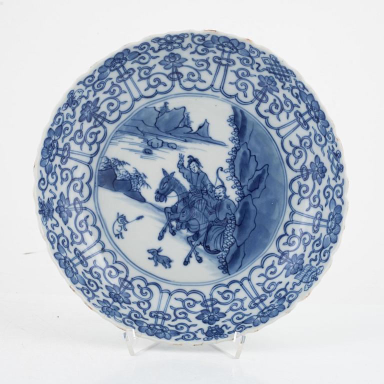 A blue and white porcelain dish, China, Kangxi (1662-1722).