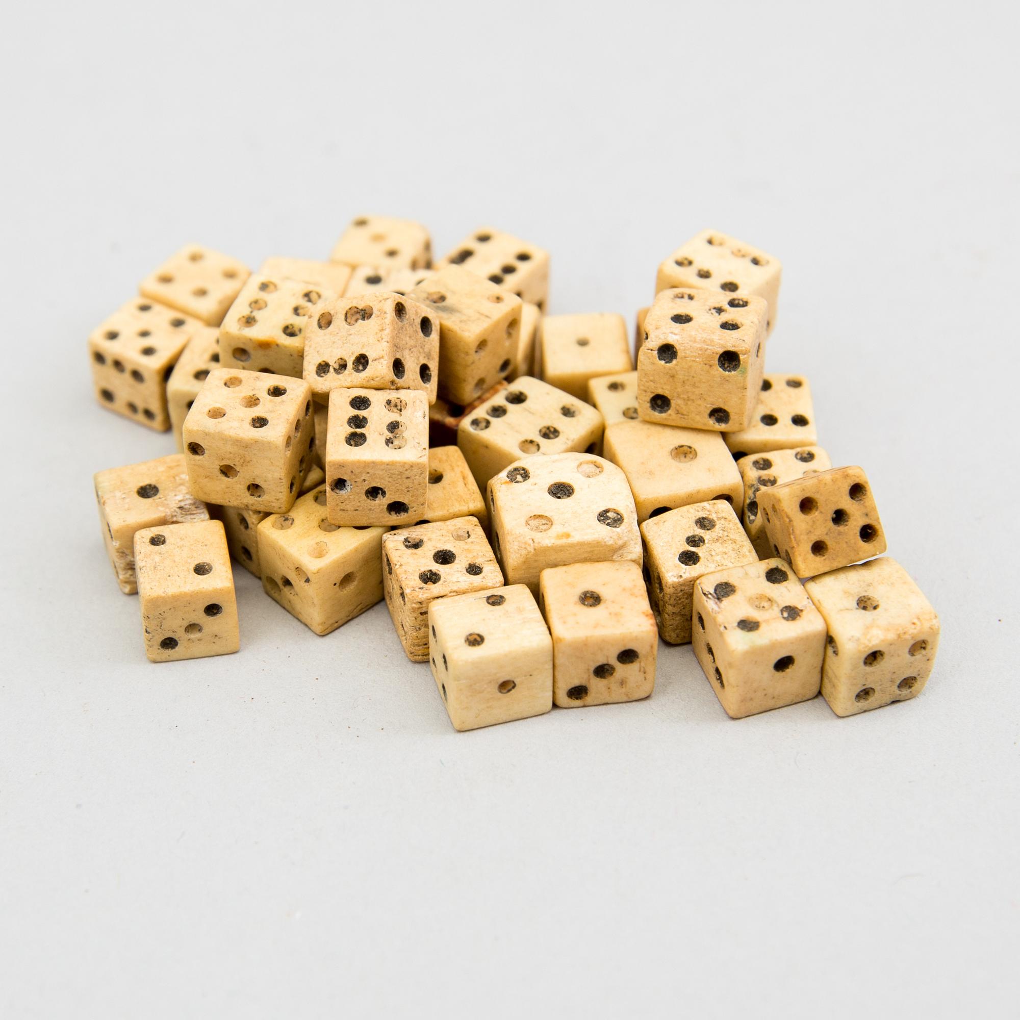 38 BONE MINIATURE DICE, 19th century.