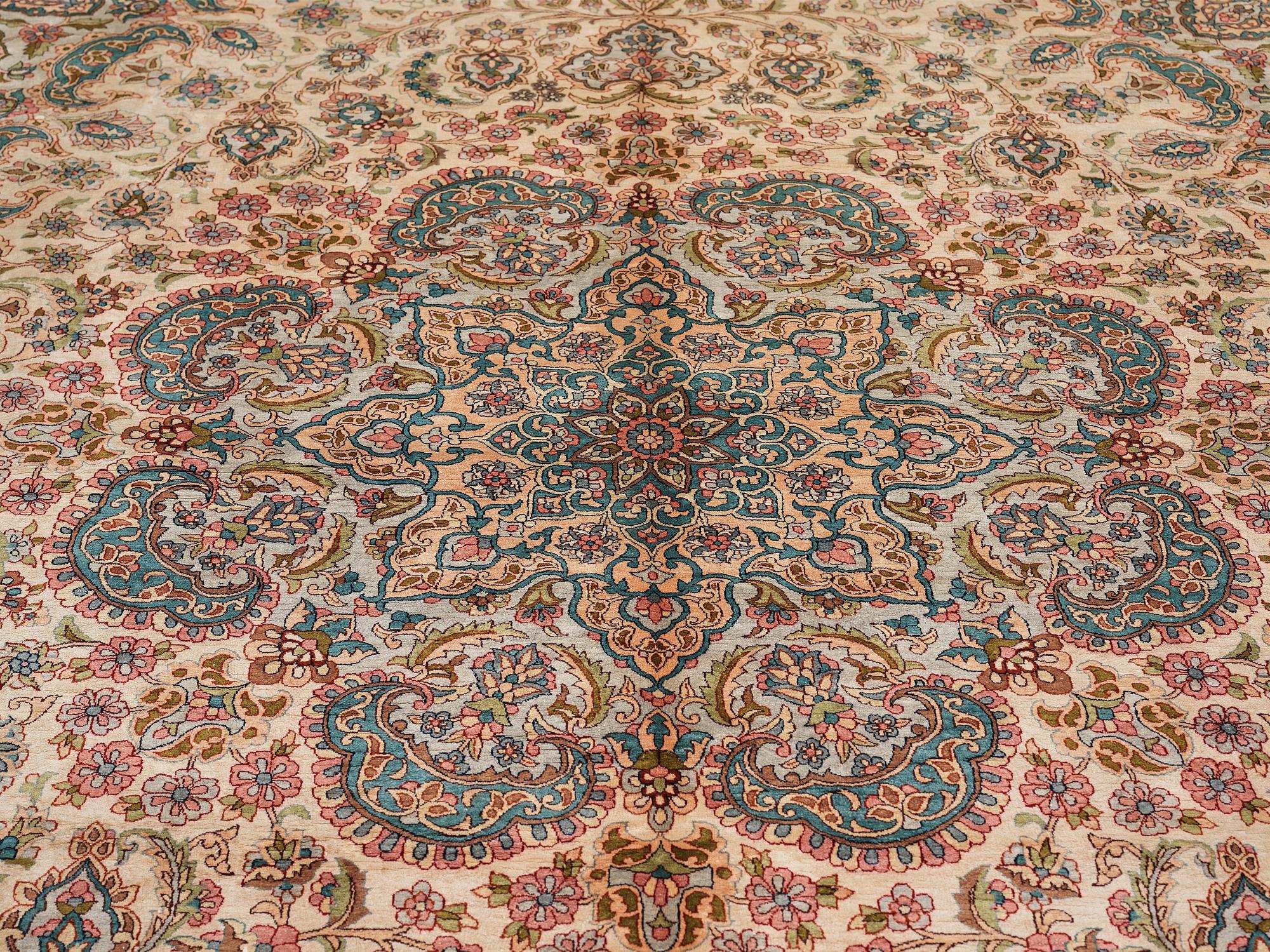 MATTO, an old silk Turkey, ca 428 x 299-307 cm.