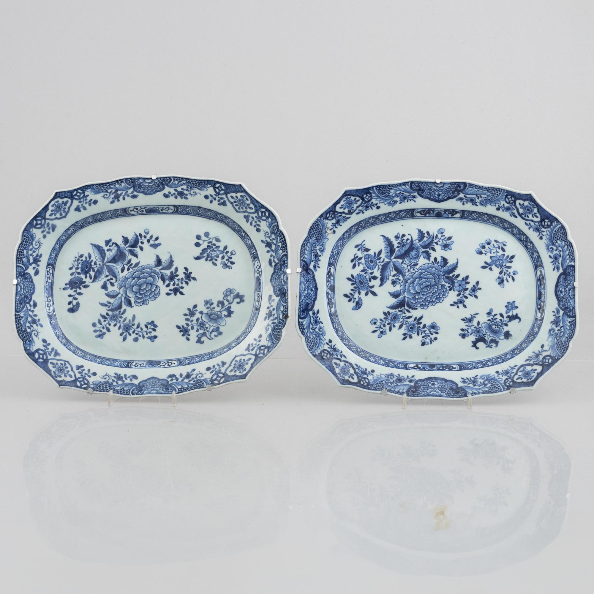 Uppläggningsfat ett par, kompaniporslin, Kina, Qingdynastin, Qianlong (1736-95).