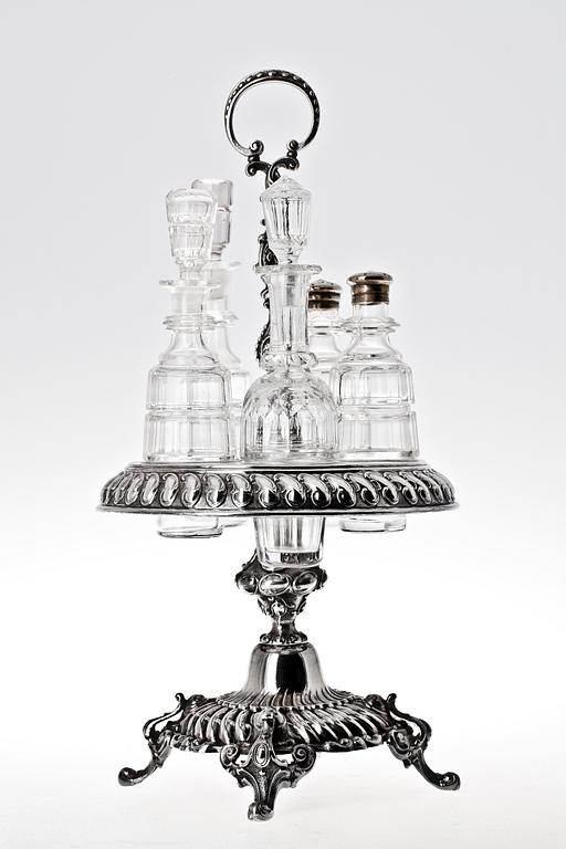 BORDSSURTOUT, nysilver och glas. Nyrokoko, 1800-talets andra hälft.