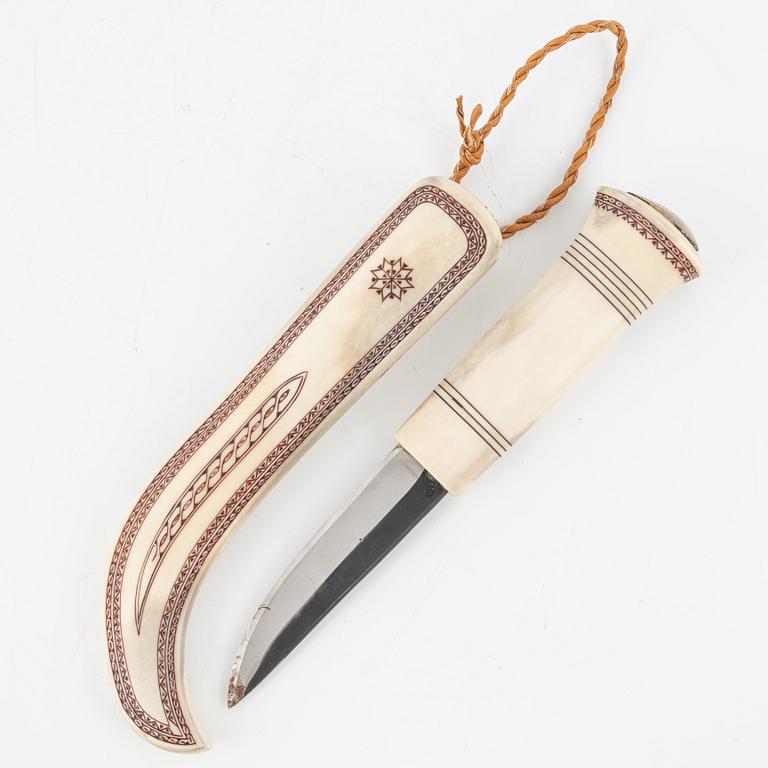 Esse Poggats, a reindeer horn knife, signed and dated 1987.