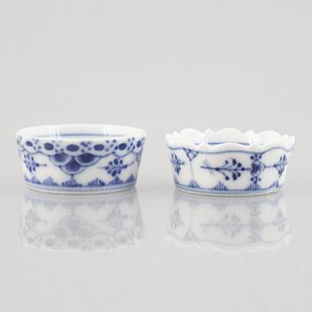 A group of five "Blue fluted" / "Musselmalet riflet" porcelain salt cellars, Royal Copenhagen, 1898-1923 and later.