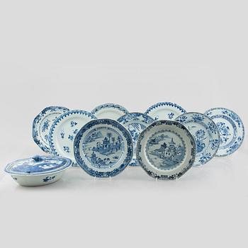 Ten pieces of Chinese blue and white porcelain, Qing dynasty 18th century & Jiaqing (1796-1822).