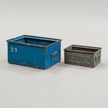 A set of 14 pcs metal boxes.