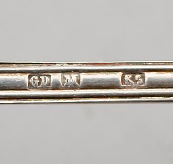 STRÖSKED SAMT SOCKERTÅNG, silver, 1800-tal. Vikt ca 64 g.