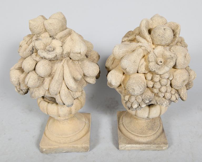 TRÄDGÅRDSDEKORATIONER, 1 par, stenmassa, samtida.