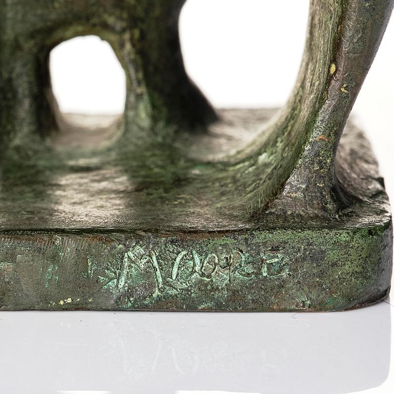 Henry Moore, "Seated figure".
