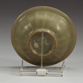 SKÅL, keramik. Celadonfärgad glasyr, Ming dynastin (1368-1644).