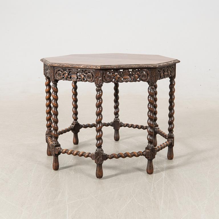 Coffee table, first half of the 20th century.