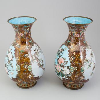A pair of Japanese cloisonné vases, Meiji period (1868-1912).