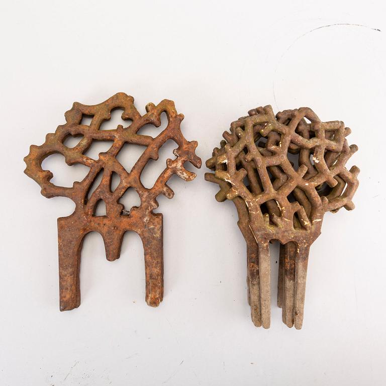 A set of 5+2 cast iron gardenfences early 1900s.