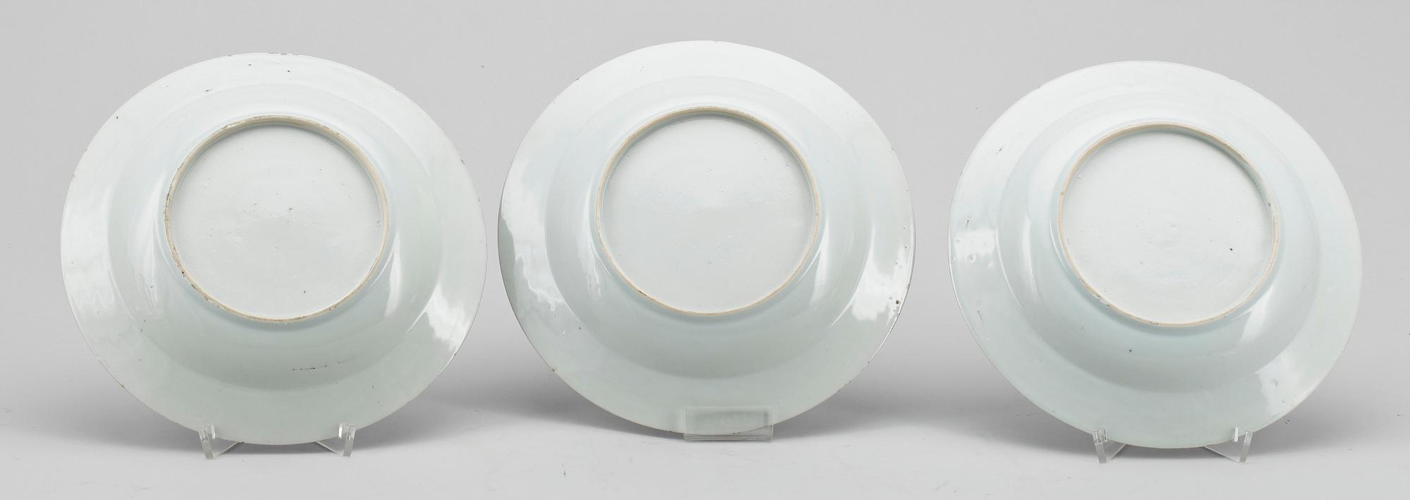 DJUPA TALLRIKAR, 3 st, porslin, Qianlong, Kina 1700-tal.