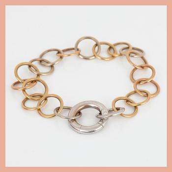 ARMBAND, 18K flerfärgat guld, Pomellato "Lucciole", samt briljantslipad diamant tot ca 0,03 ct. Total vikt ca 20,80 g.