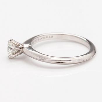 Tiffany & Co, Ring, platina, diamant ca 0.38 ct. Numrerad 66830322.