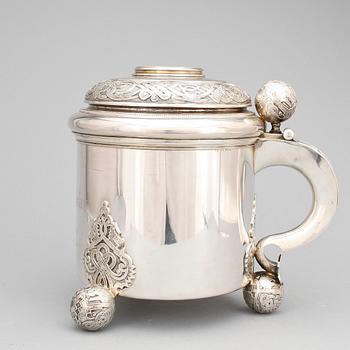 DRYCKESKANNA, silver, K Anderson, Stockholm 1897. Vikt ca 1354 gram.