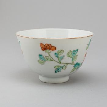 A famille rose bowl, Qing dynasty, (1874-1908).
