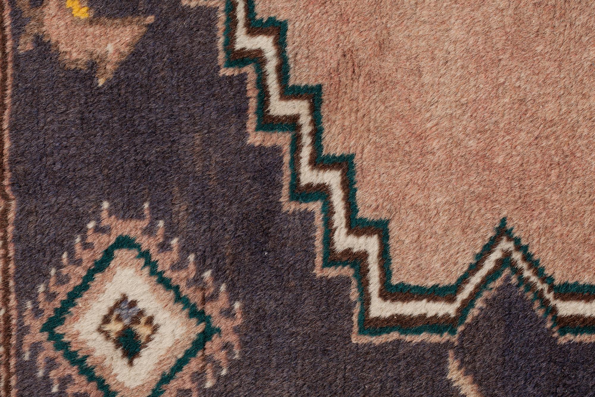 MATTA, orientalisk. Ca 192x133 cm.