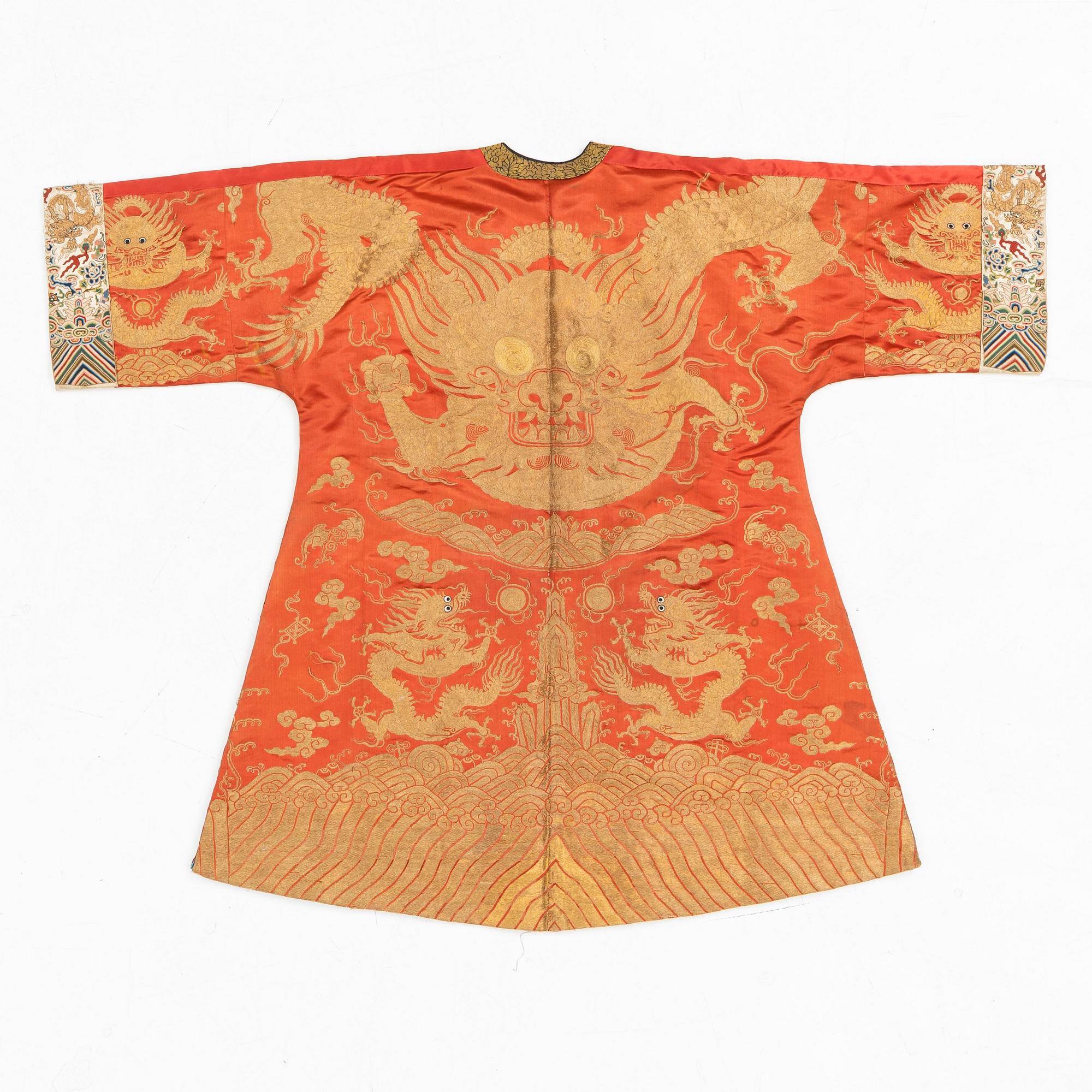 Rock, broderat siden. Qingdynastin (1644-1912).