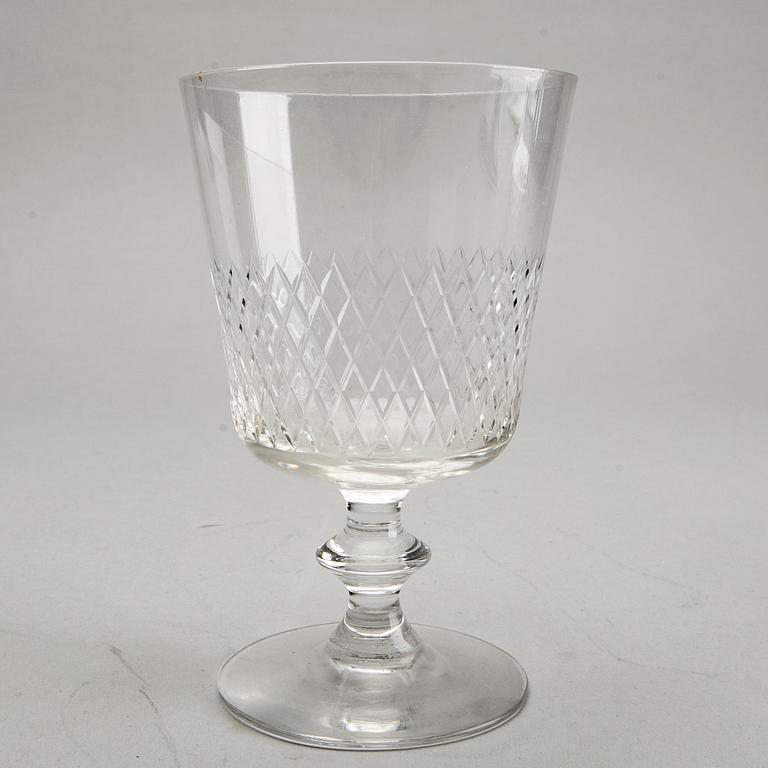 A Vicke Lindstrand 48 pcs Diamant glass service Kosta later part of 20th century.