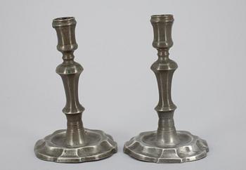 LJUSSTAKAR, ett par, tenn, Mellaneuropa 1700-tal.