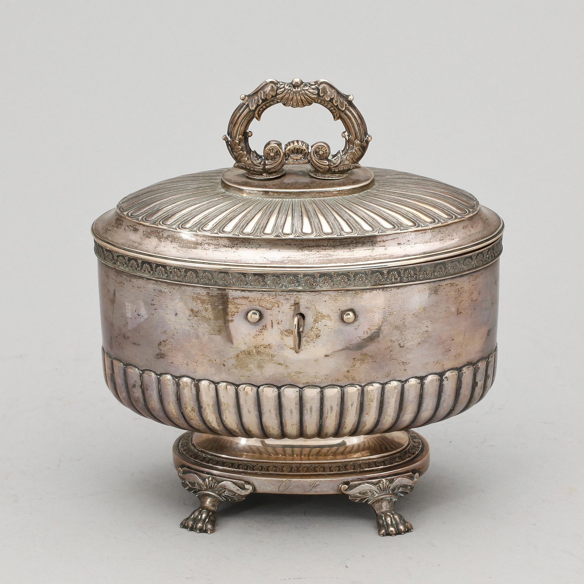 SOCKERSKRIN, silver, empire, Anders Lundqvist, Stockholm, 1832. Total vikt ca 831g.