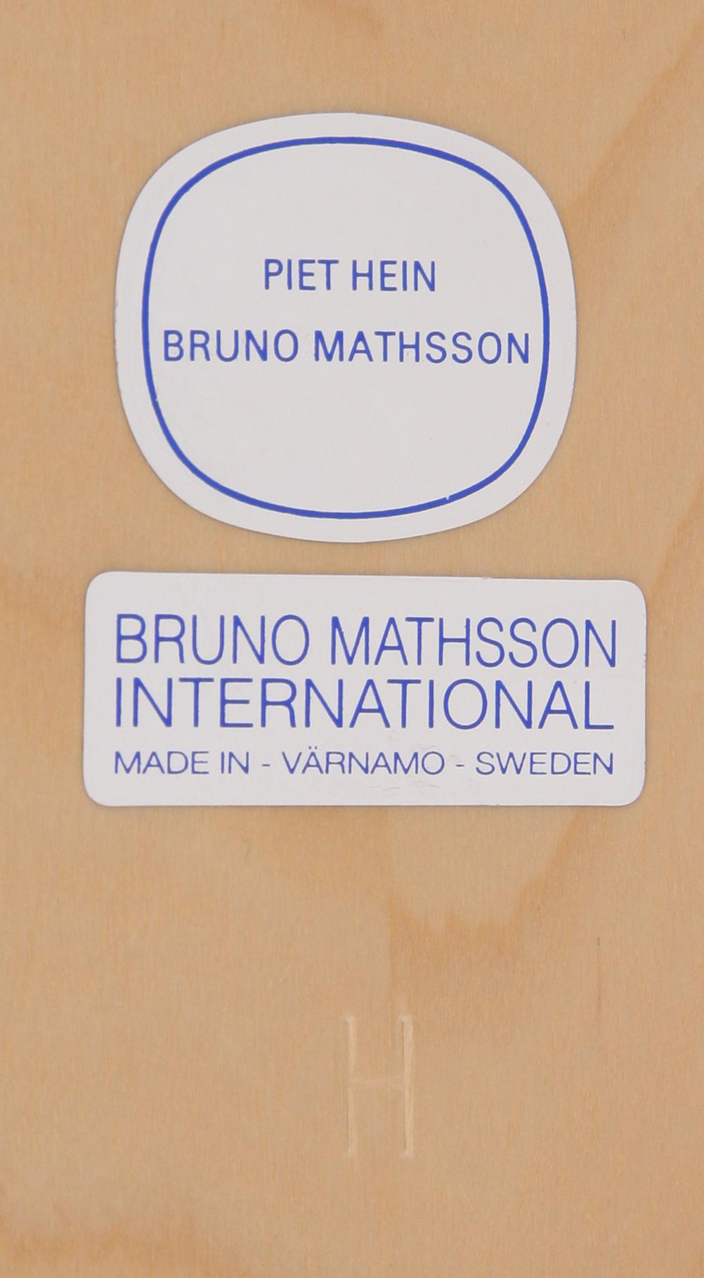 BORD, "Superellips", Bruno Mathsson och Piet Hein, Bruno Mathsson International, etikettmärkt.