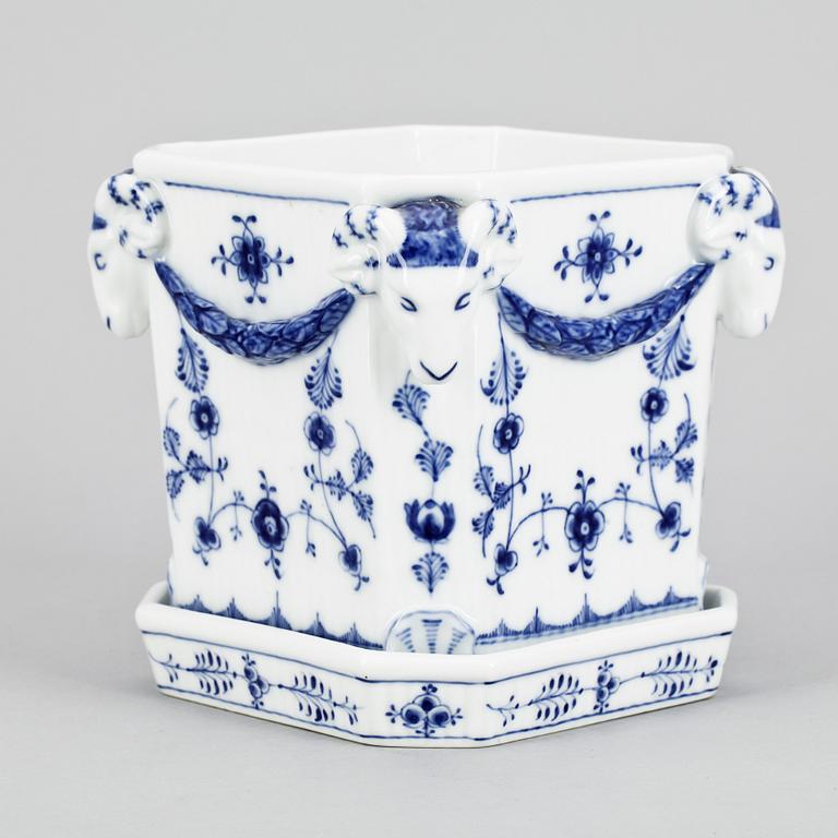 YTTERFODER med FAT, porslin, "Musselmalet", Royal Copenhagen, Danmark, 1900-talets mitt.