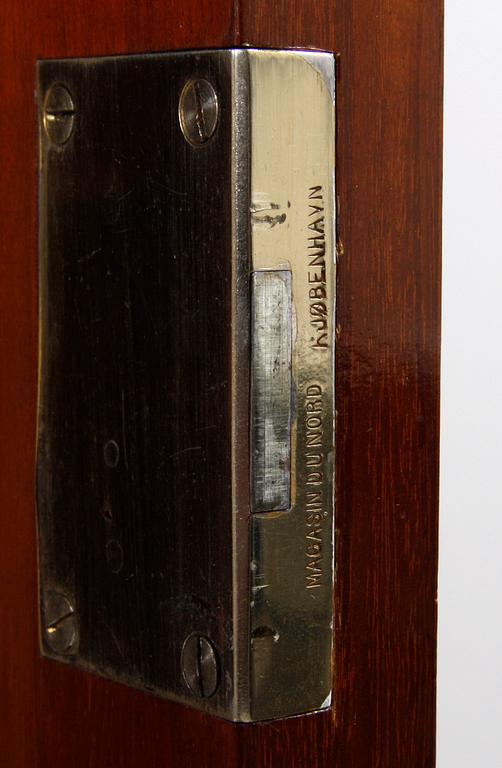 VITRINSKÅP, empirestil, brickmärkt "FRA MAGASIN DU NORDS MÖBELFABRIK & KUNSTSNEDKERI KIÖBENHAVN".