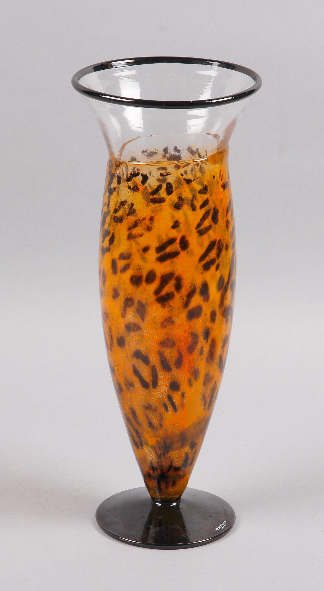 VAS, glas, Kjell Engman, Kosta Boda. Sign.