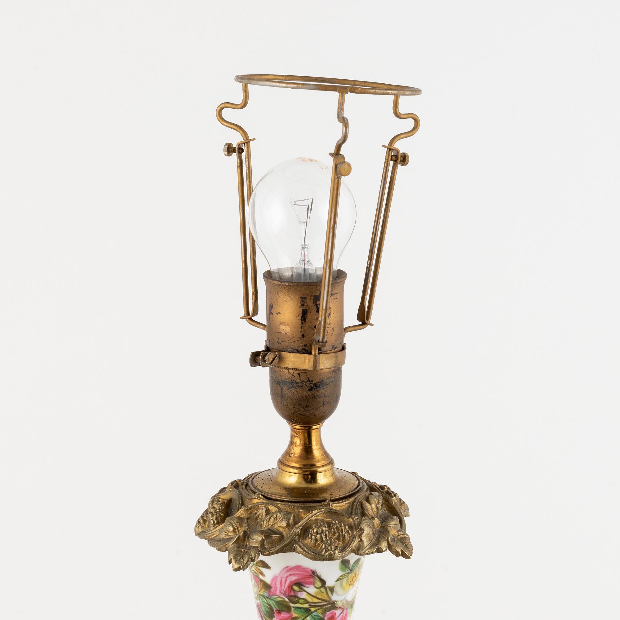 A porcelain table light, 20th Century.