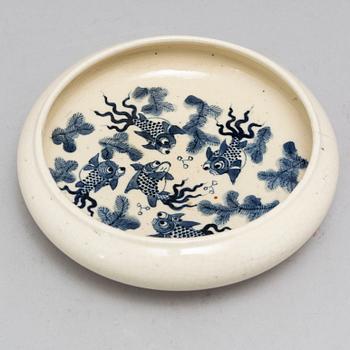 A Chinese blue and white brush washer, 20th century.