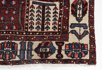 An oriental carpet, c. 290 x 200 cm.