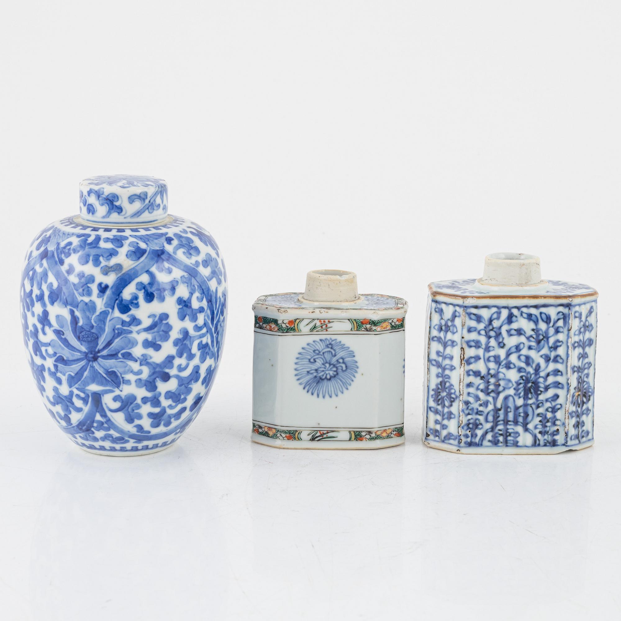 Ytterfoder, urna samt tedosor, 2 st, porslin, Kina, Qingdynasti, 1700-1800-tal.