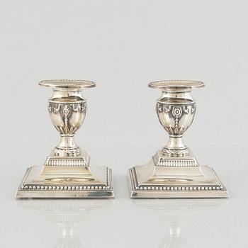 A pair of English silver candlesticks, mark of Fordham & Faulkner,  Birmingham, England 1904.